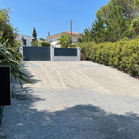 Apartment De Caractere Avec Jacuzzi Frejus
